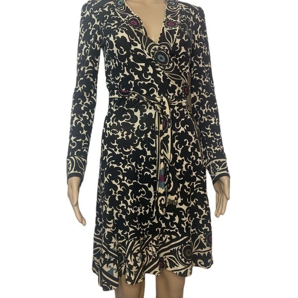 Diane Von Furstenberg 100% Silk Long Sleeve Black Tapestry Pattern Wrap Dress
